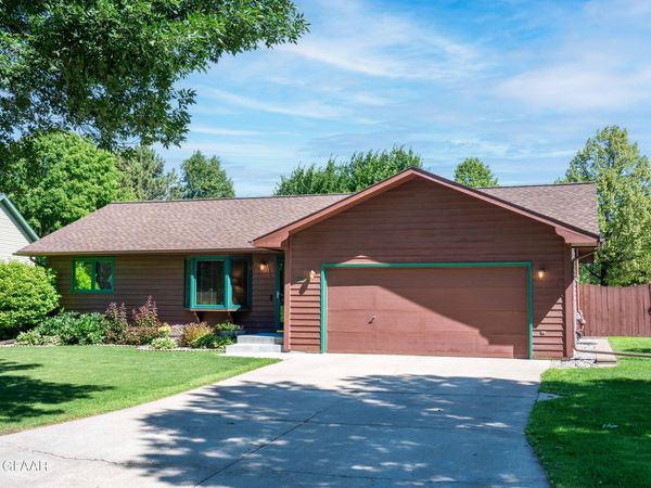 2991 COLUMBINE Court, Grand Forks, ND 58201