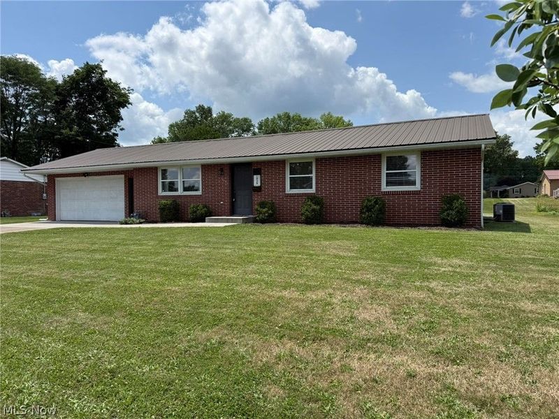 1038 2nd Street SW, New Philadelphia, OH 44663 Photo 2