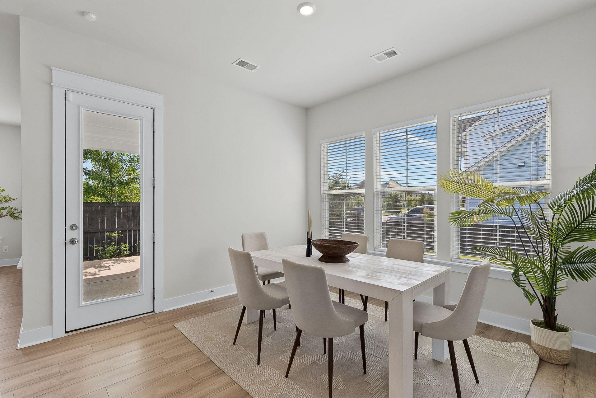 128 Ashworth Drive Photo 33