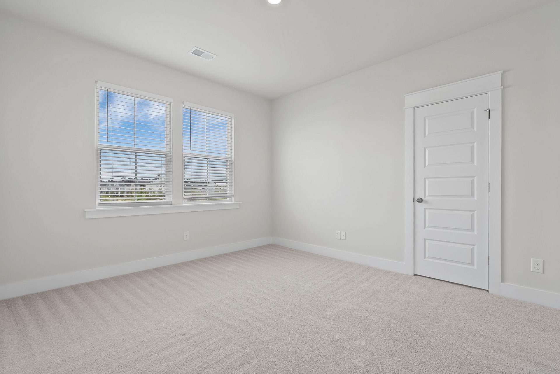 128 Ashworth Drive Photo 42