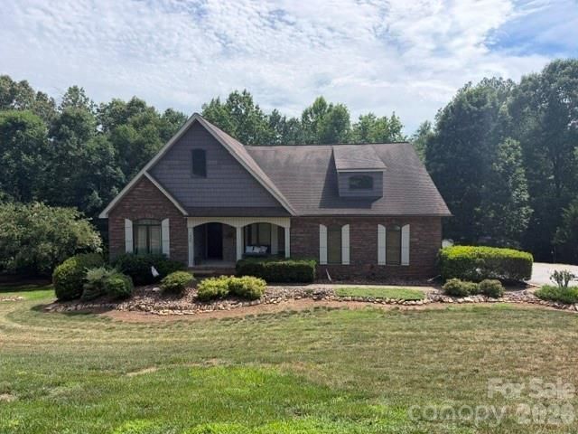 1448 Brookstone Drive, Hickory, NC 28602 Main Photo