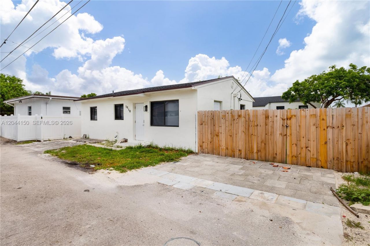 1918 Taft St, Unit Rear Unit, Hollywood, FL 33020 Photo