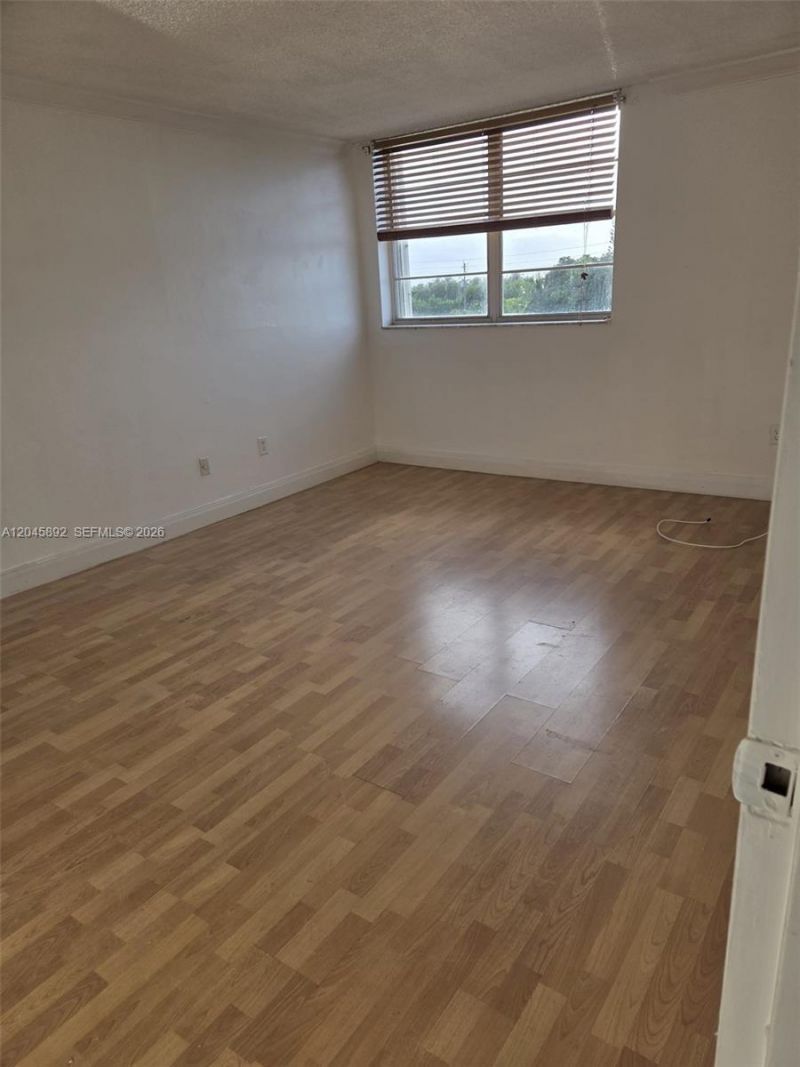 7900 Tatum Waterway Dr , Unit 304, Miami Beach, FL 33141 Photo