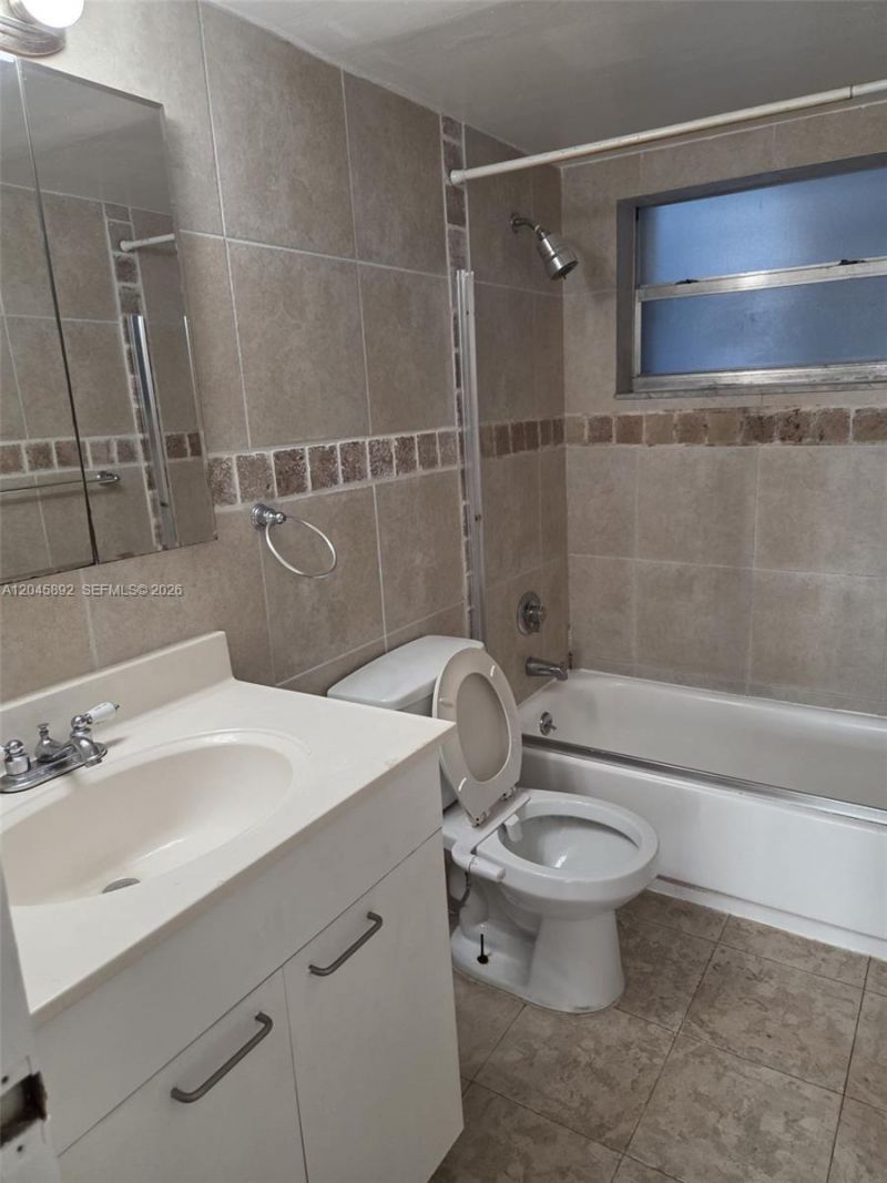 7900 Tatum Waterway Dr , Unit 304, Miami Beach, FL 33141 Photo