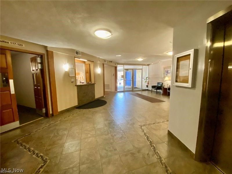 11850 Edgewater Drive, Unit 925, Lakewood, OH 44107 Photo 7
