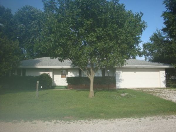 498 Park Street, Cissna Park, IL 60924