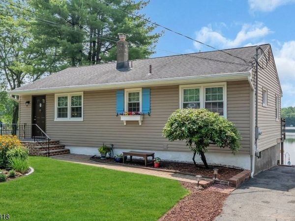 3 Duck Point Trl, Jefferson, NJ 07885