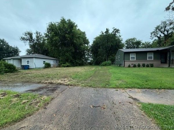 1828 E Young Street , Tulsa, OK 74110