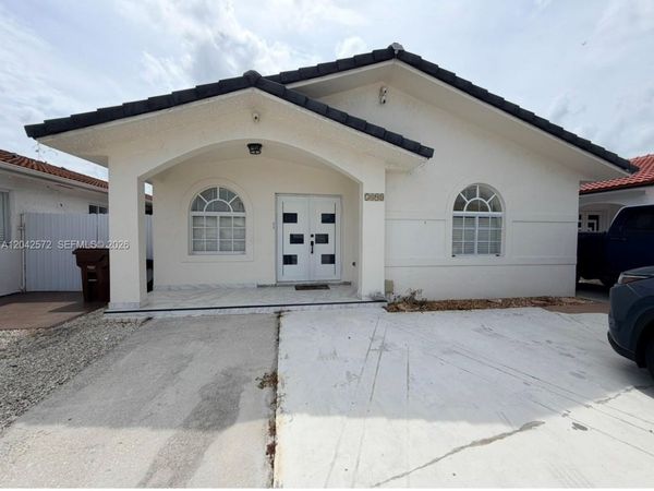 7898 W 34th Ct , Hialeah, FL 33018