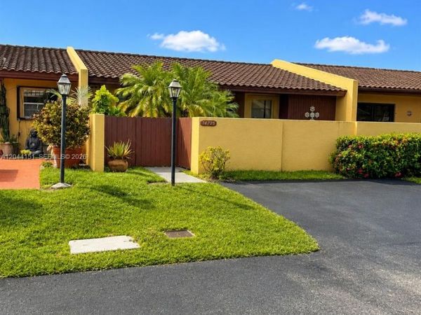 14725 SW 86th Ln , Miami, FL 33193