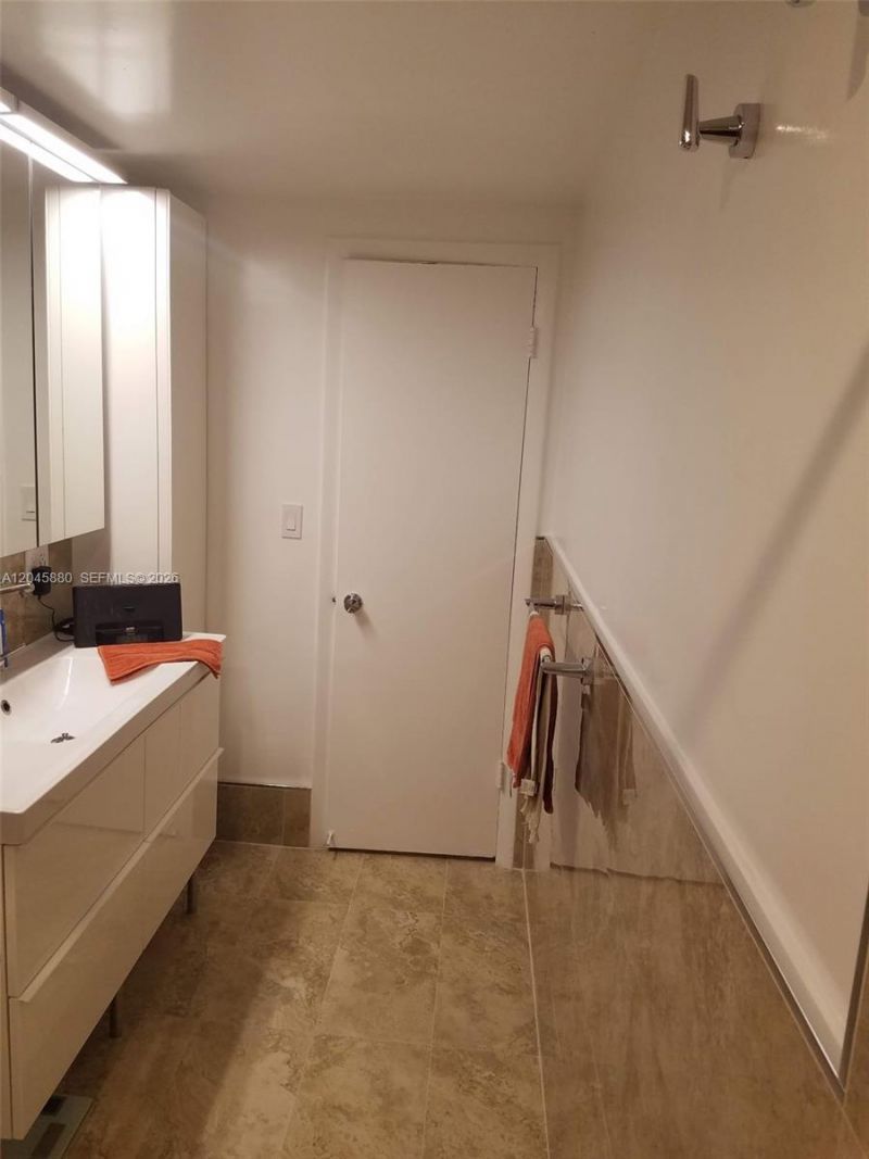 9371 Fontainebleau Blvd , Unit I208, Miami, FL 33172 Photo
