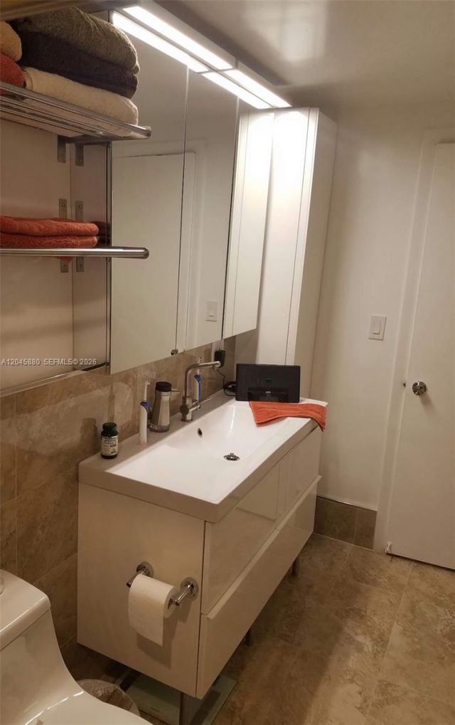9371 Fontainebleau Blvd , Unit I208, Miami, FL 33172 Photo