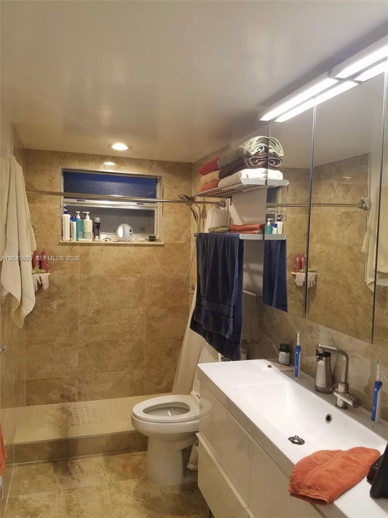 9371 Fontainebleau Blvd , Unit I208, Miami, FL 33172 Photo