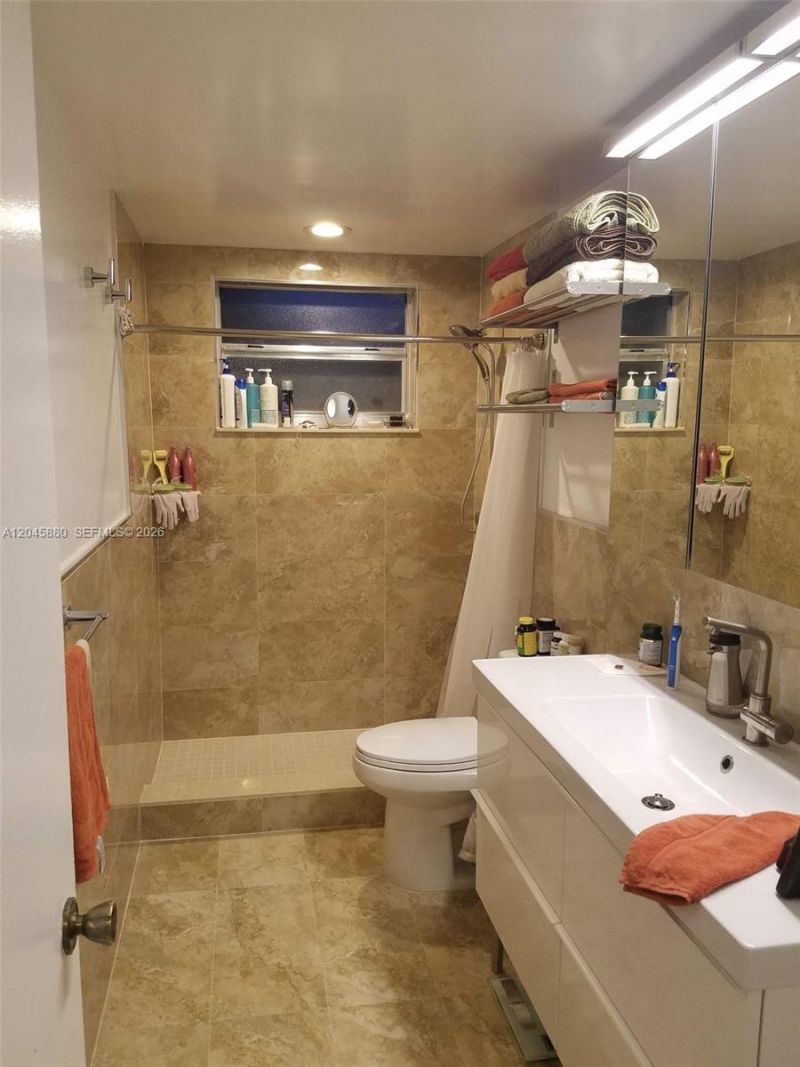 9371 Fontainebleau Blvd , Unit I208, Miami, FL 33172 Photo