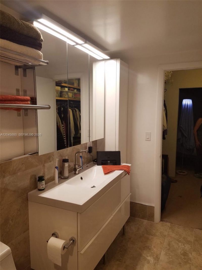 9371 Fontainebleau Blvd , Unit I208, Miami, FL 33172 Photo