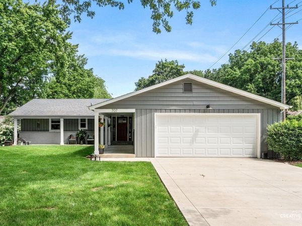 707 Maple Lane , Batavia, IL 60510