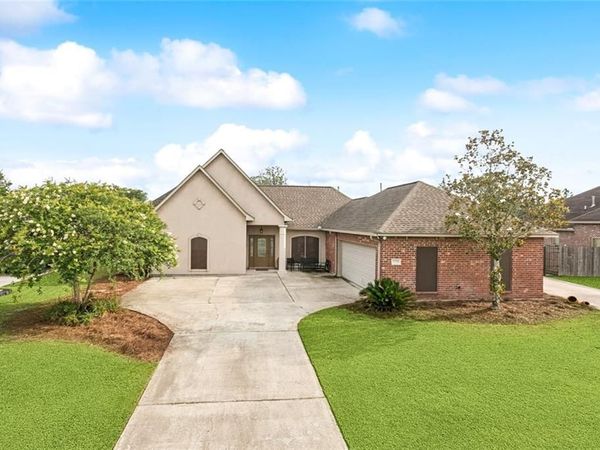 13795 SHADY HOLLOW Drive , Denham Springs, LA 70726