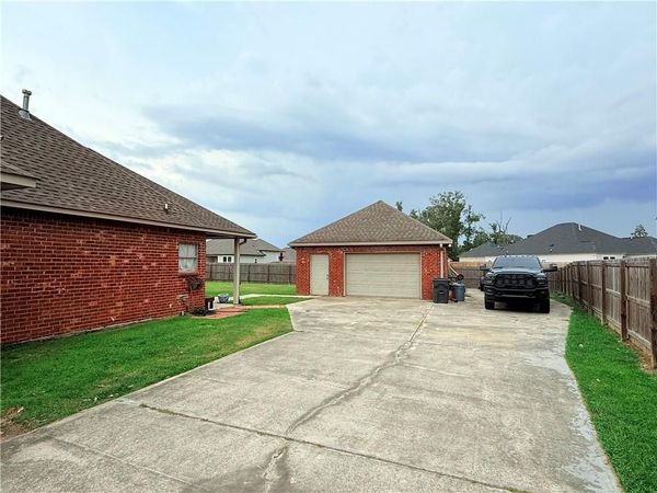 13795 SHADY HOLLOW Drive, Denham Springs, LA 70726