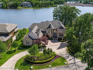 1832 Long Lake Shore Drive, Bloomfield Twp, MI 48302