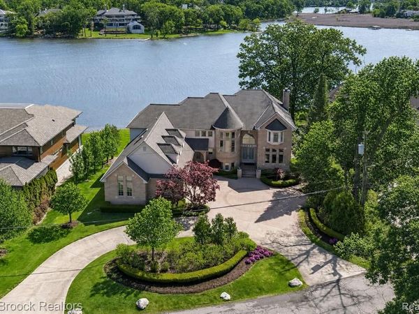 1832 Long Lake Shore Drive, Bloomfield Twp, MI 48302