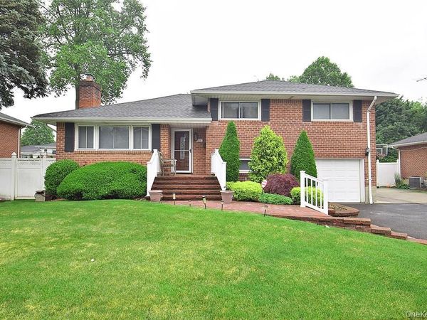 51 Whitman Avenue , Syosset, NY 11791