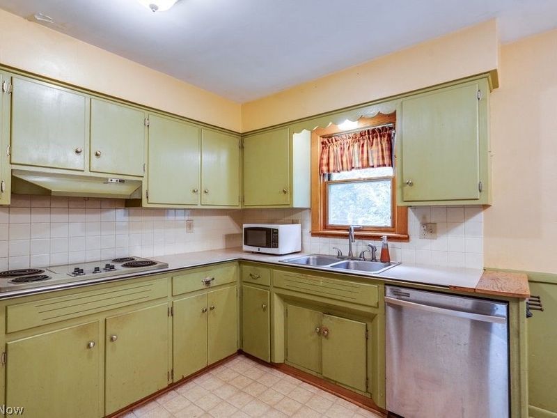 1568 Hagey Drive, Barberton, OH 44203 Photo 7