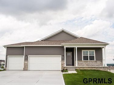 6411 Lawnwood Drive, Papillion, NE 68133