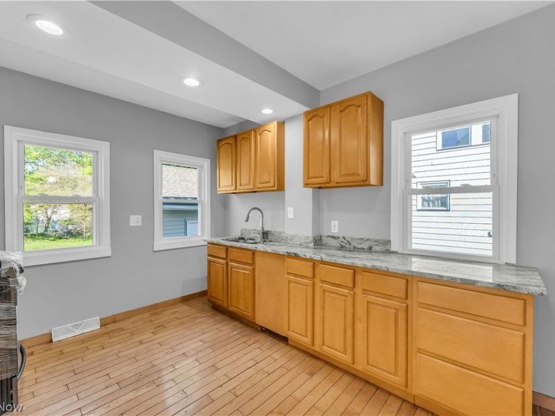 340 E 276th Street, Euclid, OH 44132 Photo 13