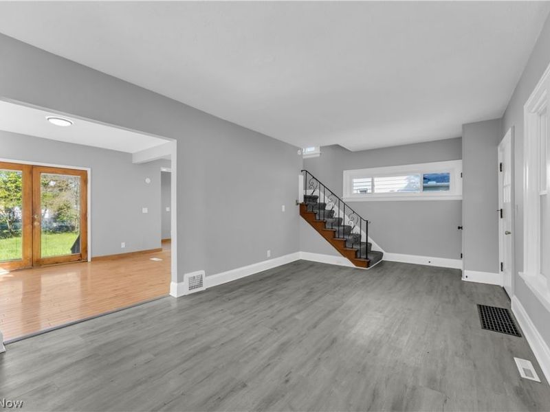 340 E 276th Street, Euclid, OH 44132 Photo 8