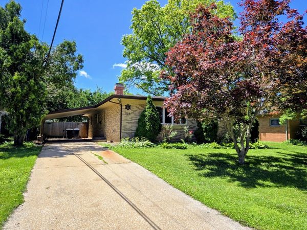 909 E Burkwood Drive, Urbana, IL 61801