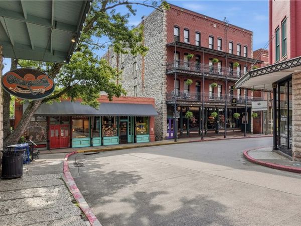 65 Spring Street , Eureka Springs, AR 72632