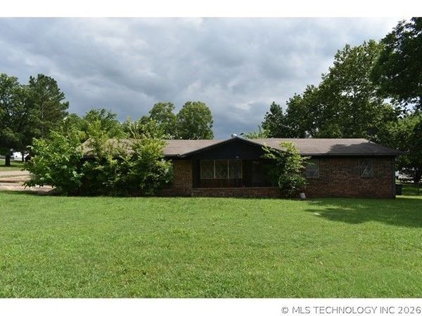 801 NW Redbud Street , Kingston, OK 73439