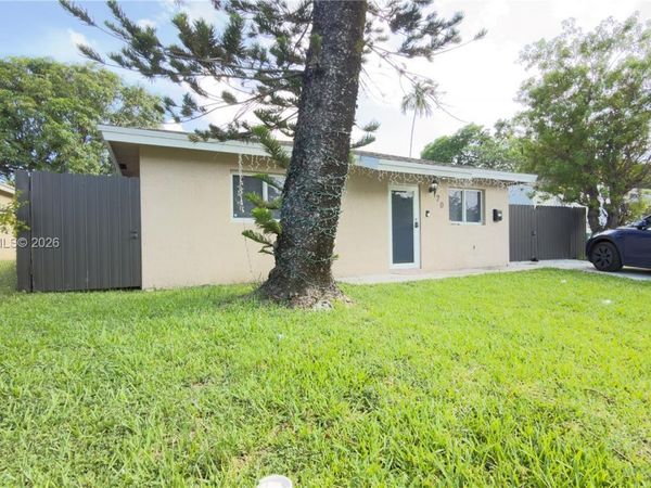 920 NW 65th St , Miami, FL 33150