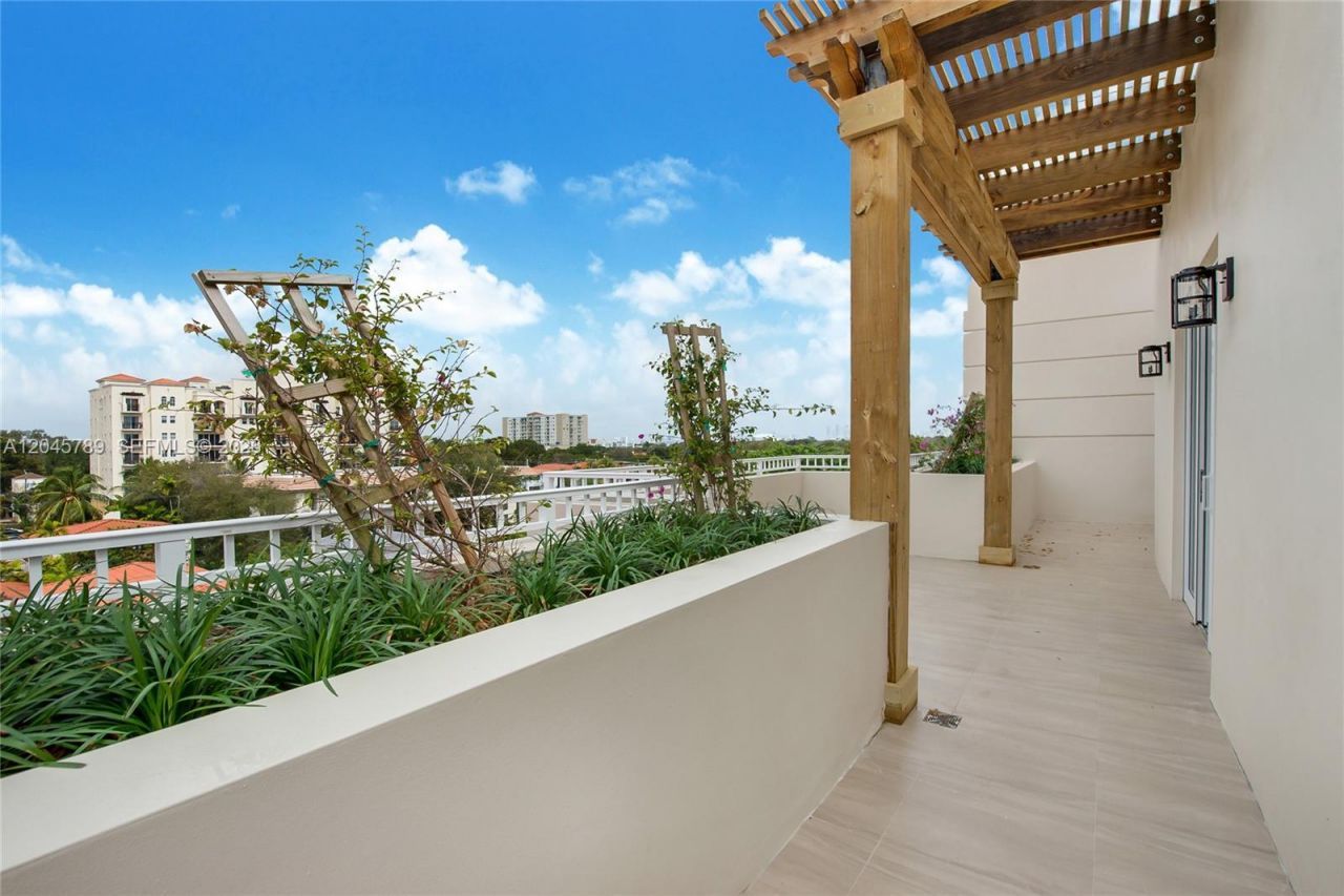 120 Salamanca Ave , Unit PH, Coral Gables, FL 33134 Photo