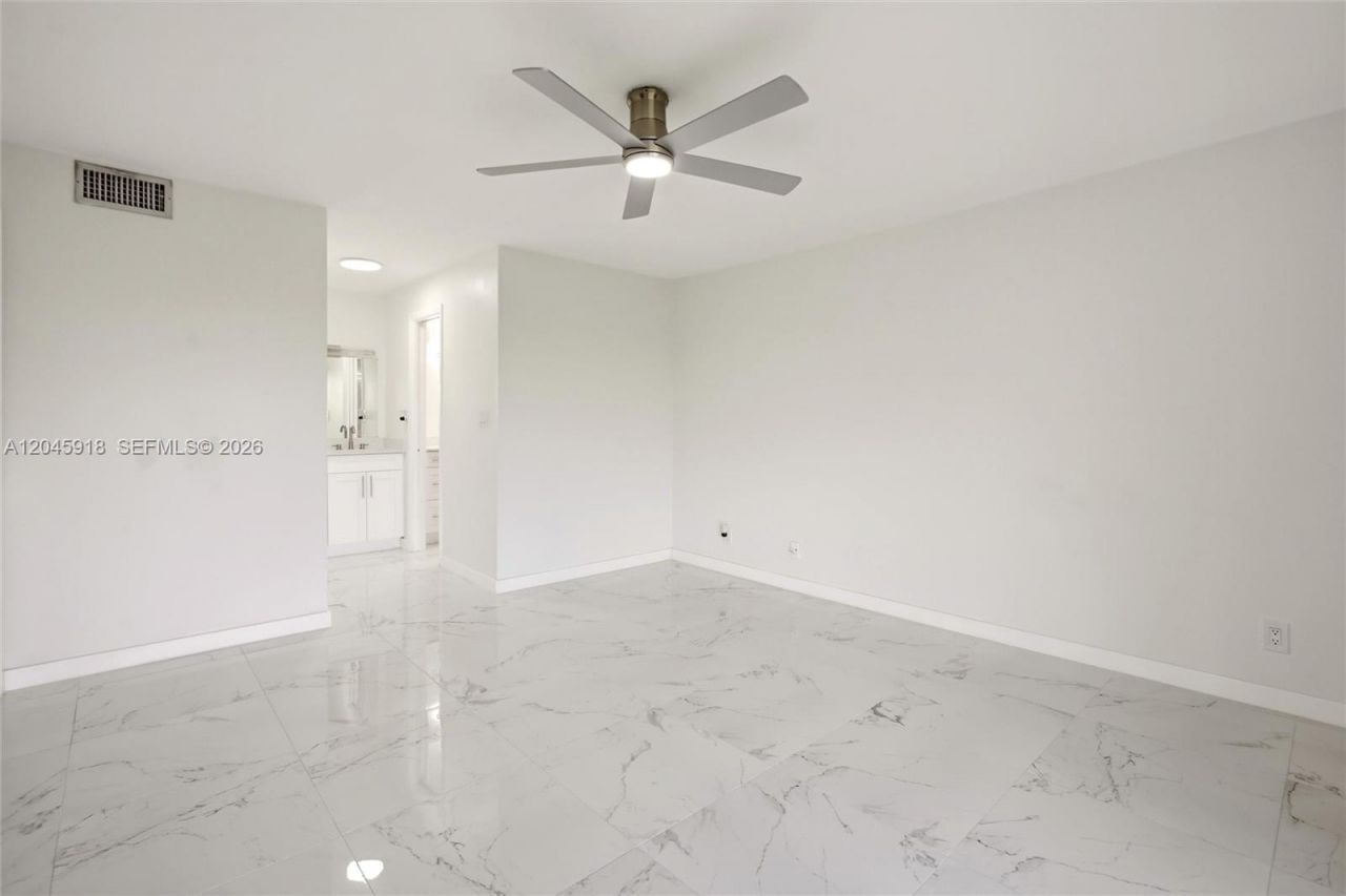 5900 NW 44th St , Unit 605, Lauderhill, FL 33319 Photo