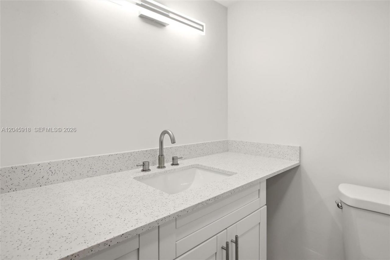 5900 NW 44th St , Unit 605, Lauderhill, FL 33319 Photo
