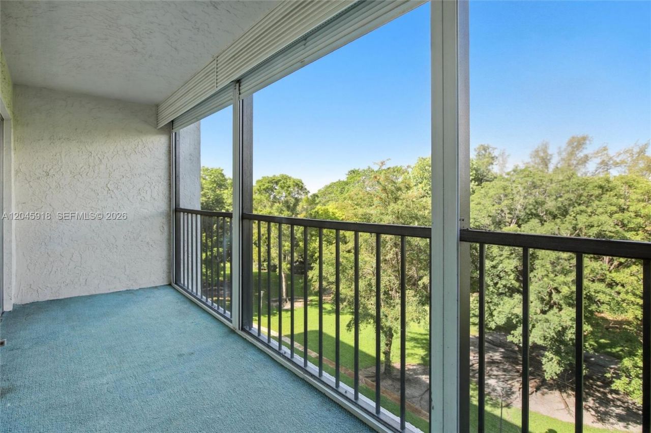 5900 NW 44th St , Unit 605, Lauderhill, FL 33319 Photo