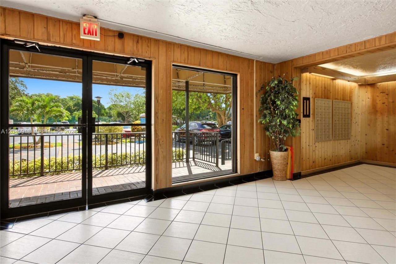 5900 NW 44th St , Unit 605, Lauderhill, FL 33319 Photo