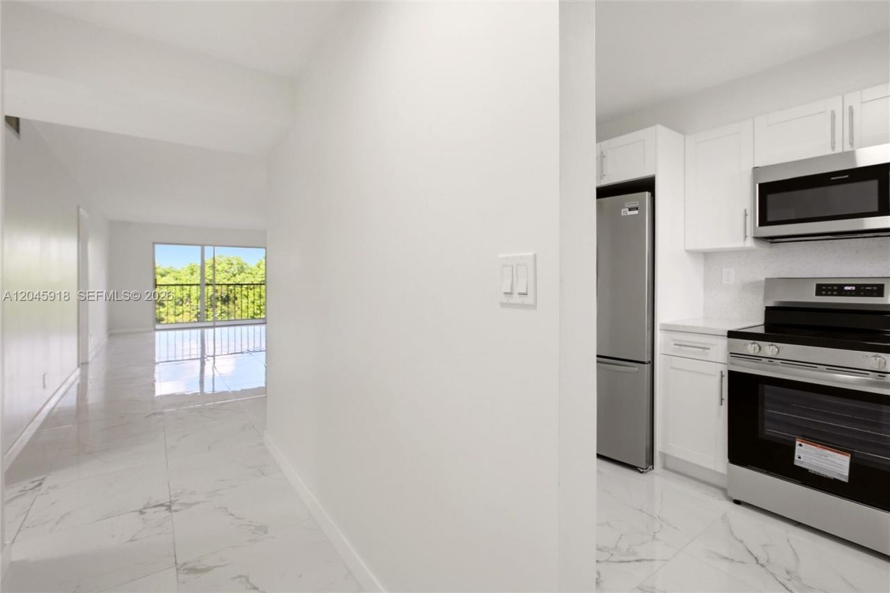 5900 NW 44th St , Unit 605, Lauderhill, FL 33319 Photo