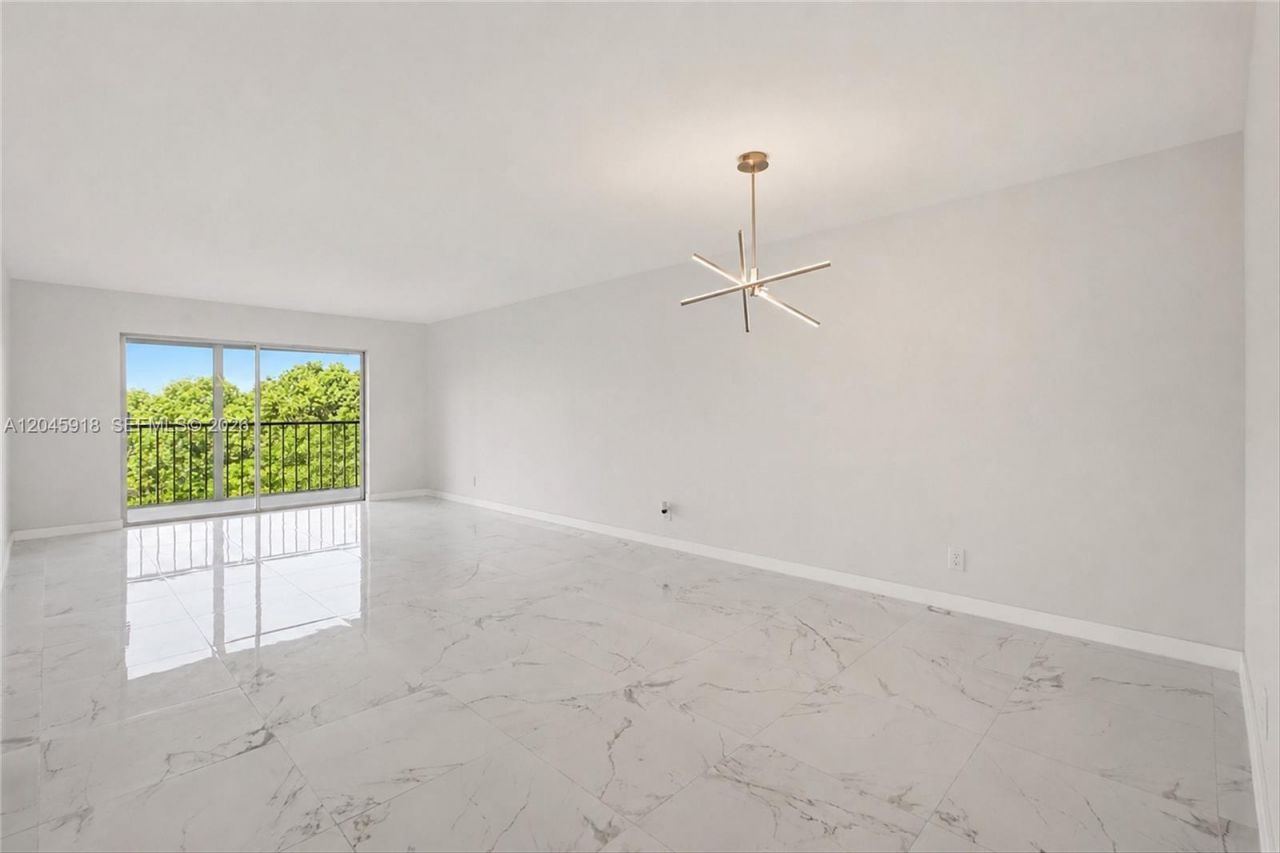 5900 NW 44th St , Unit 605, Lauderhill, FL 33319 Photo