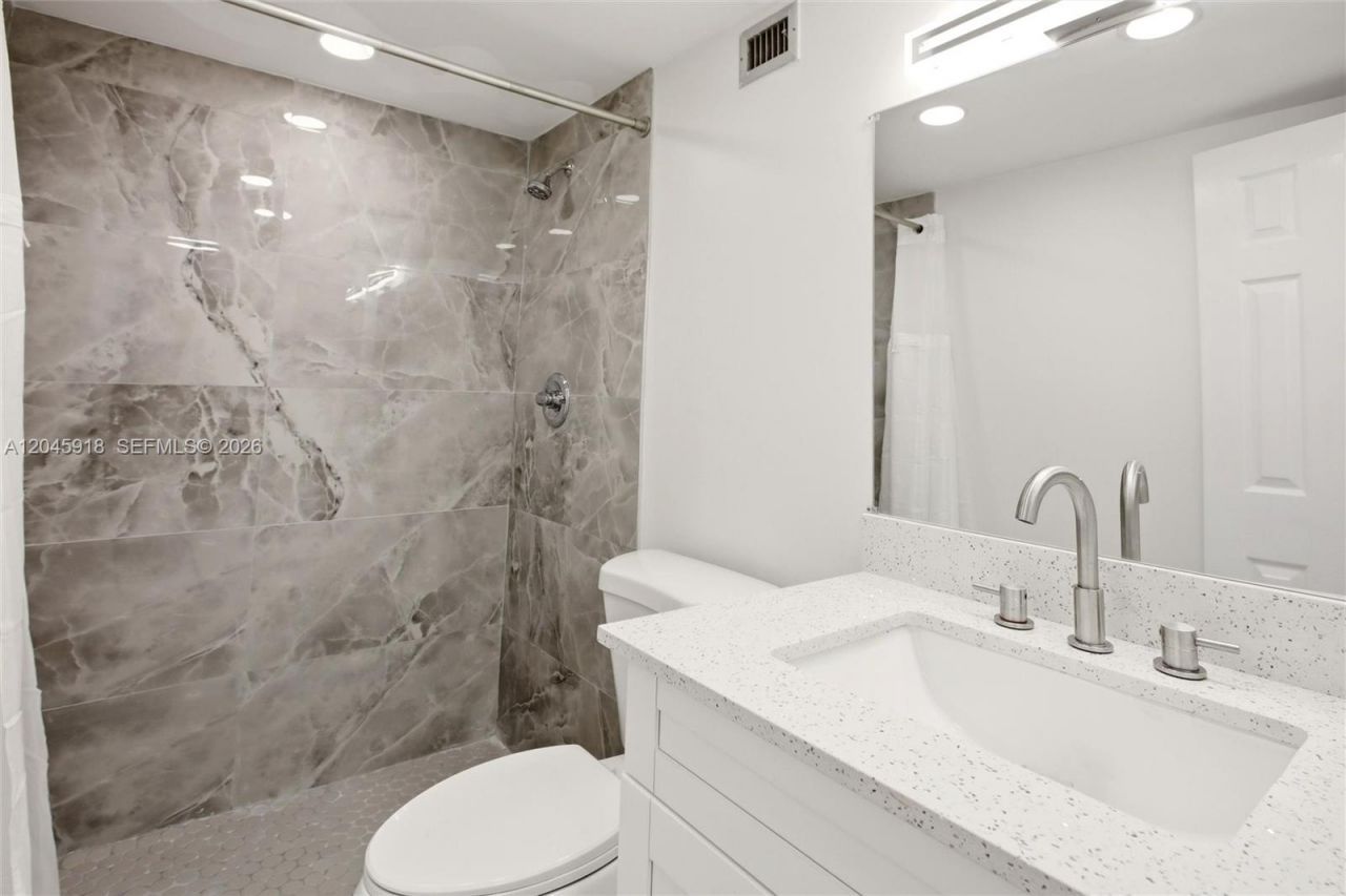 5900 NW 44th St , Unit 605, Lauderhill, FL 33319 Photo