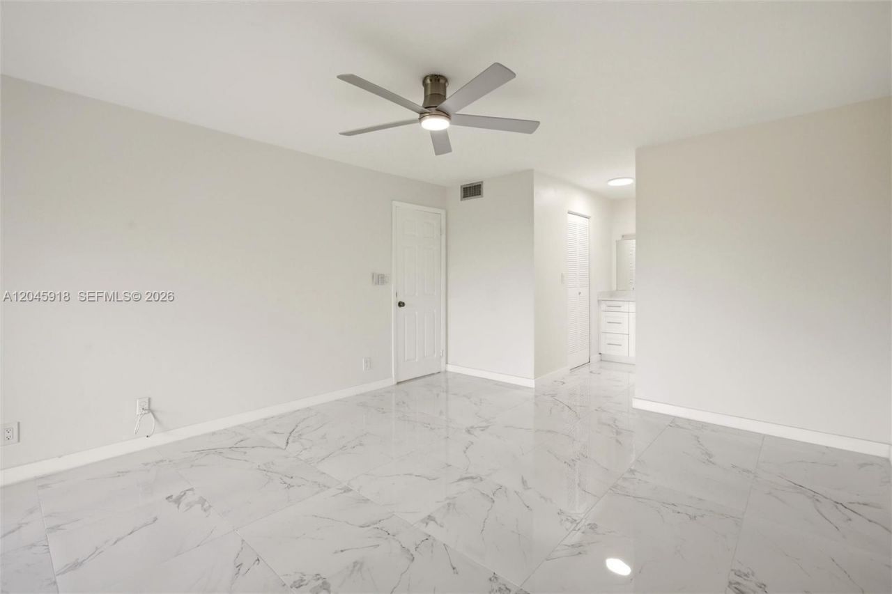 5900 NW 44th St , Unit 605, Lauderhill, FL 33319 Photo