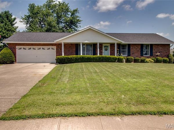 1217 W County Road, Jerseyville, IL 62052
