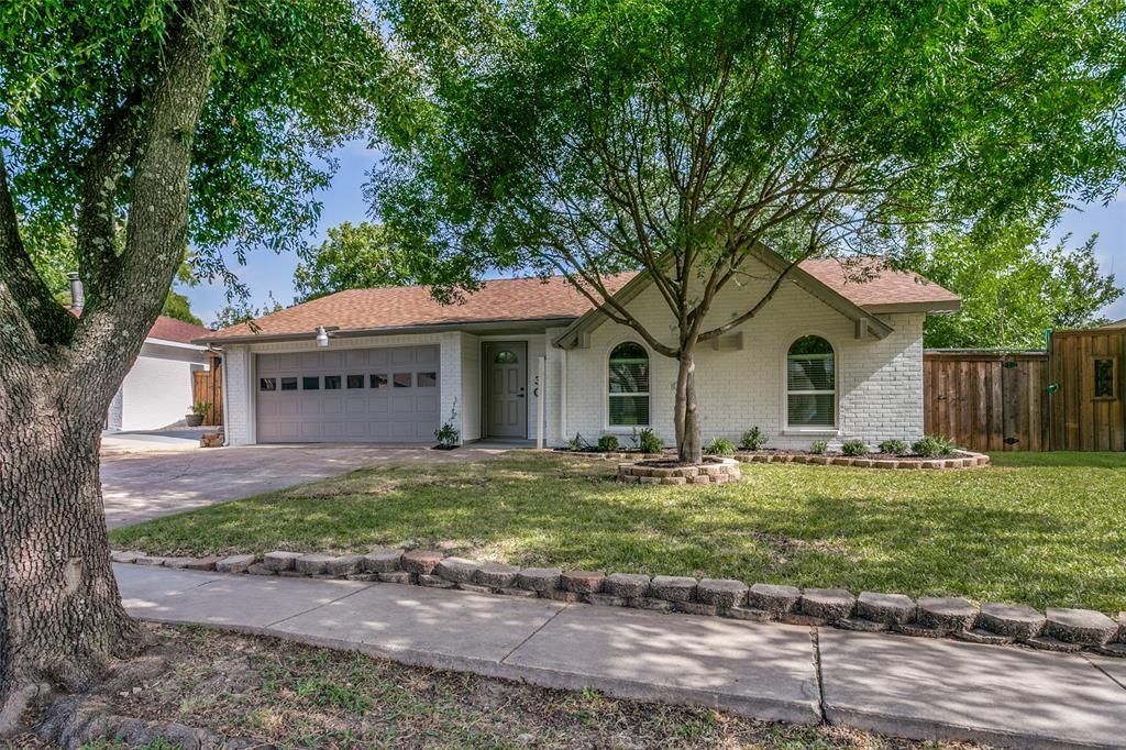 430 E Grenoble Drive, Grand Prairie, TX 75052 Main Photo