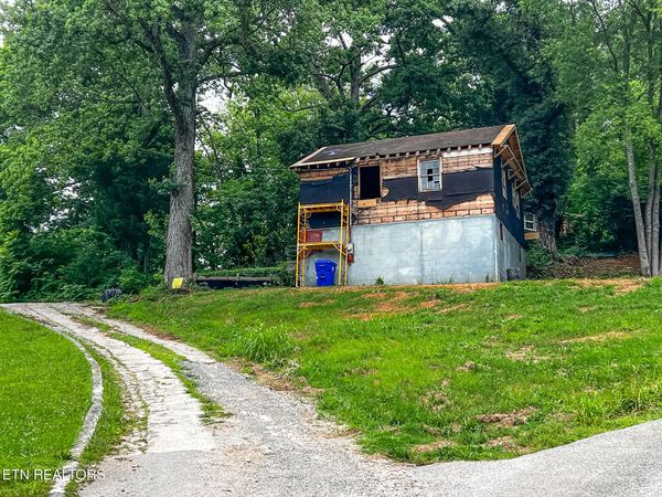 709 Lakeview Church Lane, Harriman, TN 37748