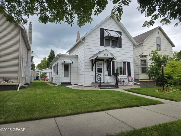 323 CENTRAL Avenue N, Crookston, MN 56716