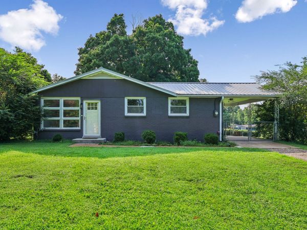 2002 Battleground Dr, Murfreesboro, TN 37129