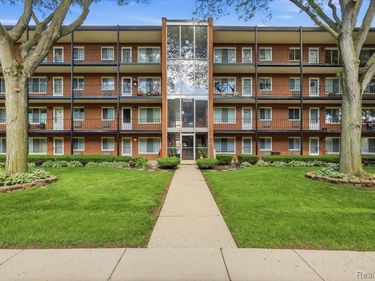 2915 W 13 Mile Road, Royal Oak, MI 48073