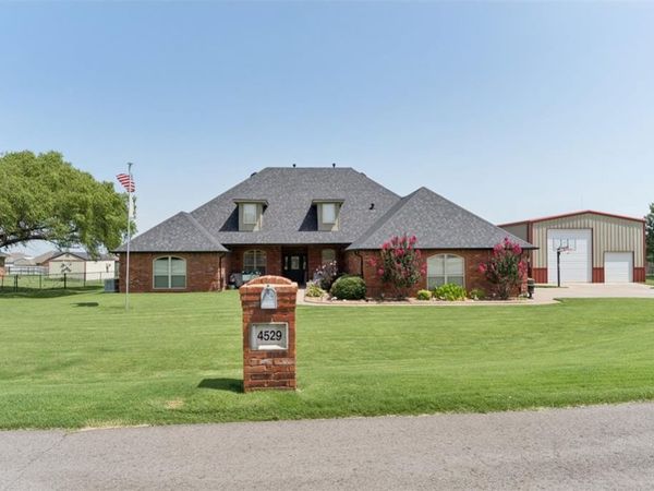 4529 Hillcrest Lane, Edmond, OK 73025