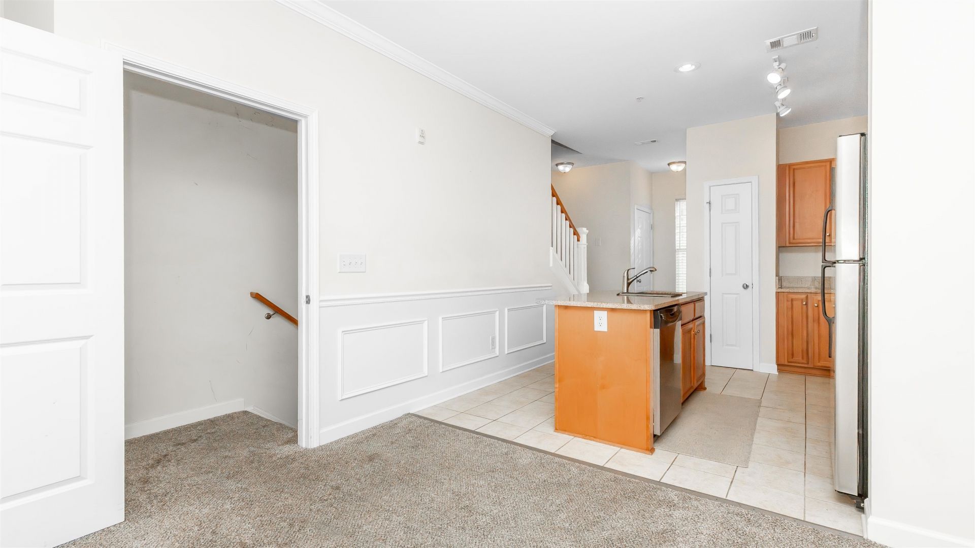 2954 Yancey Way  Photo 4